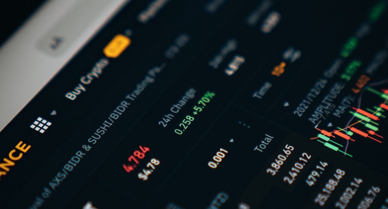 dylan-calluy-moL-kDg0y3w-unsplash