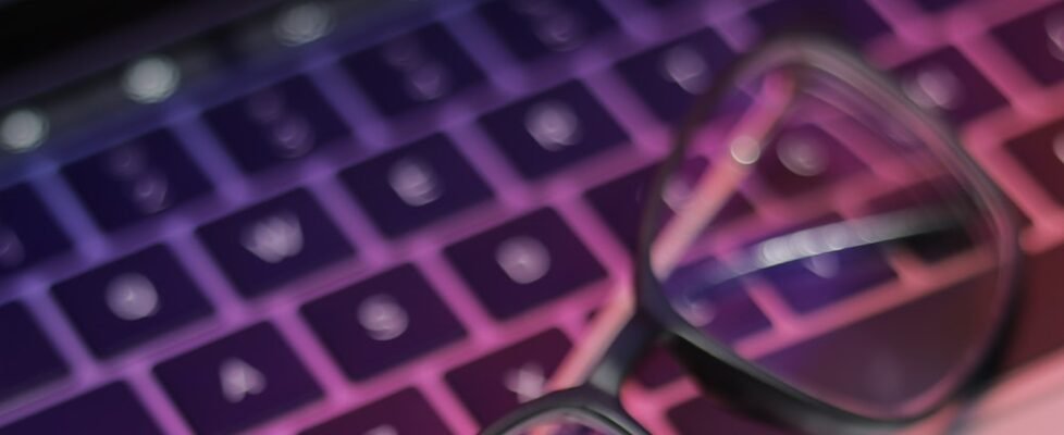 glasses_computer_keyboard-978x400