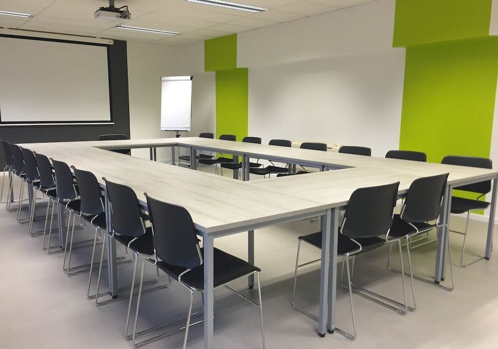 meeting-modern-room-conference-159805