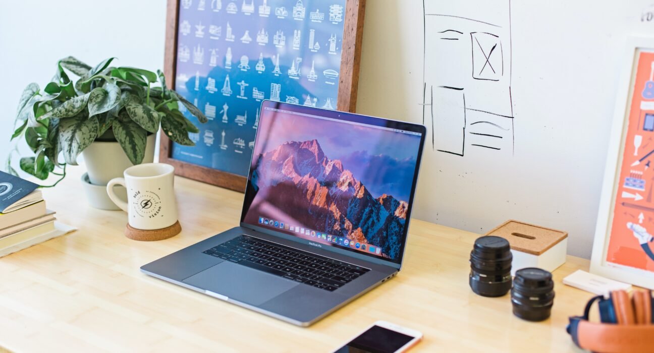 mia-baker-CuoMduHwRZY-unsplash