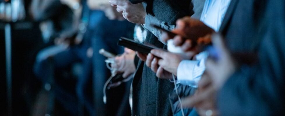 social_media-1024x683-978x400 (2)