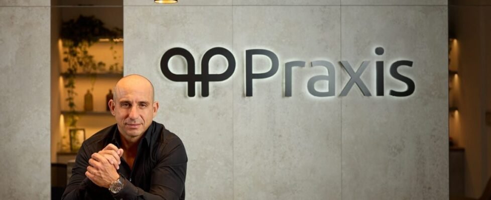 Amit-Klatchko-Praxis-1024x682-978x400