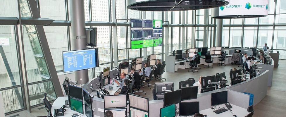 Euronext-office-trading-floor-978x400 (1)