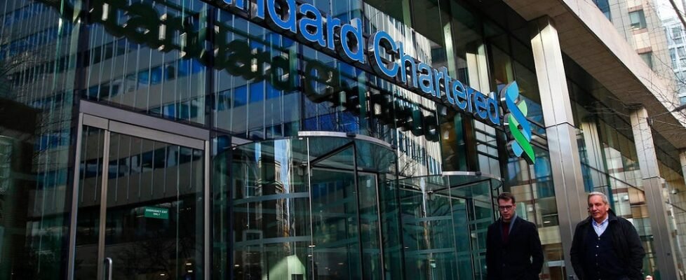 Standard-Chartered-978x400 (2)