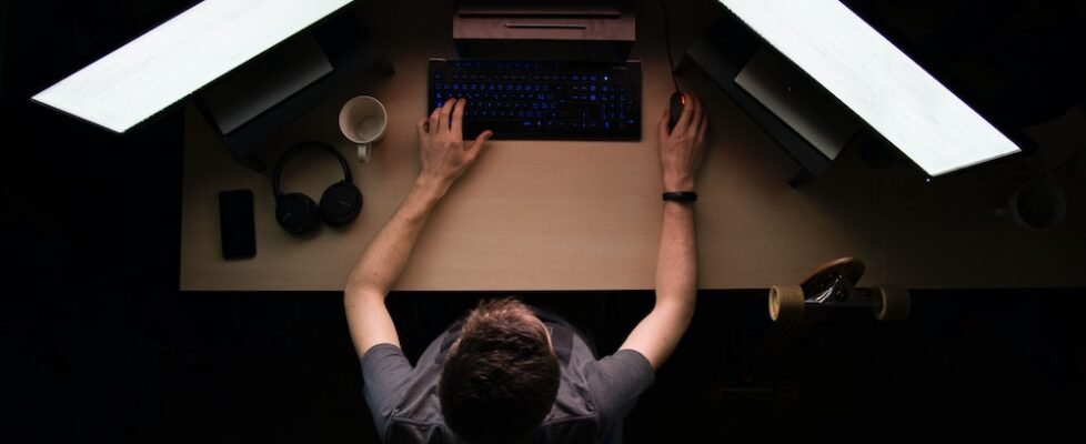 computer_desk-1-978x400