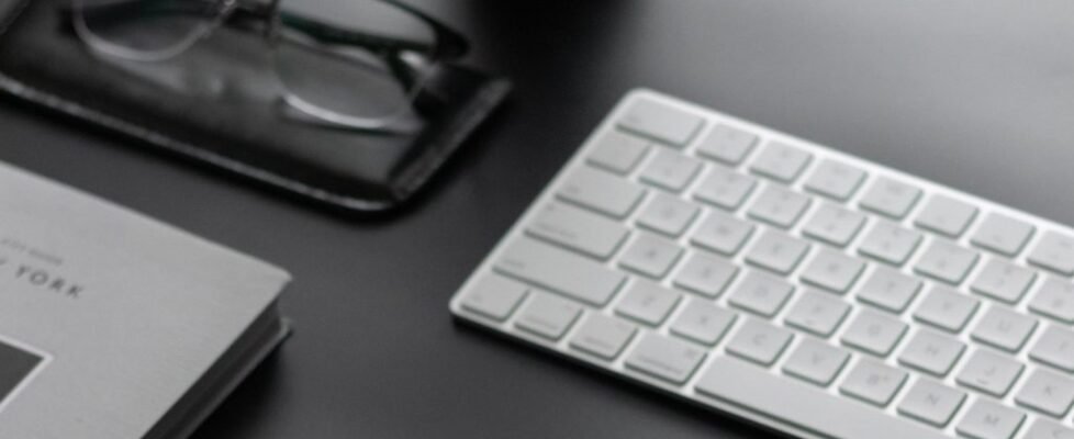 desk_keyboard_glasses-1024x584-978x400 (1)