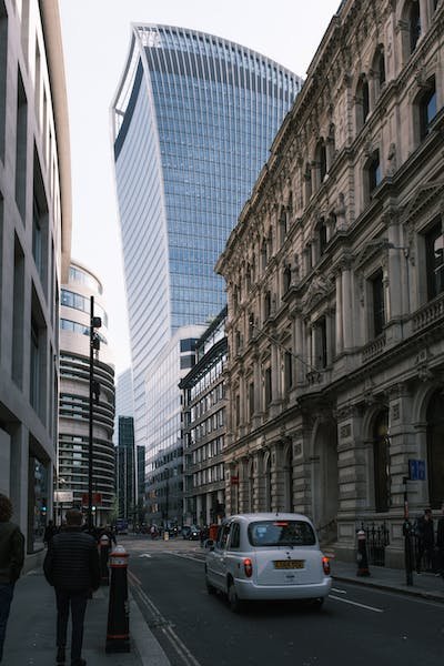 free-photo-of-classical-building-near-futuristic-skyscraper-walkie-talkie-fenchurch-building-in-london