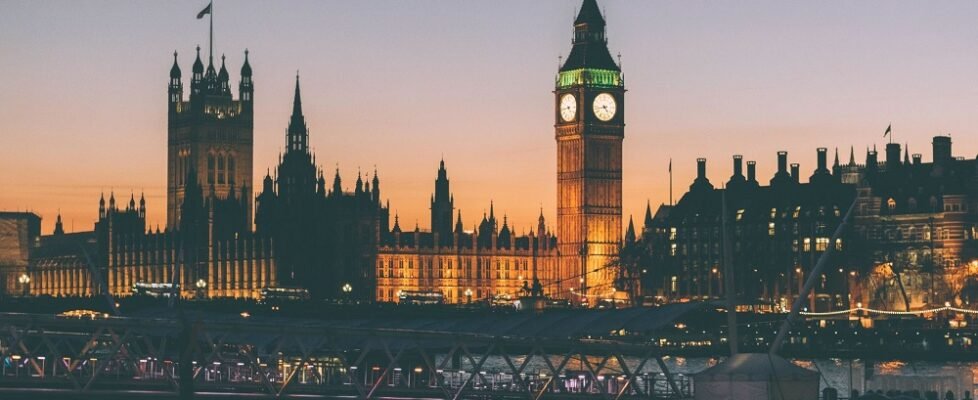 london-houses-of-parliament-978x400