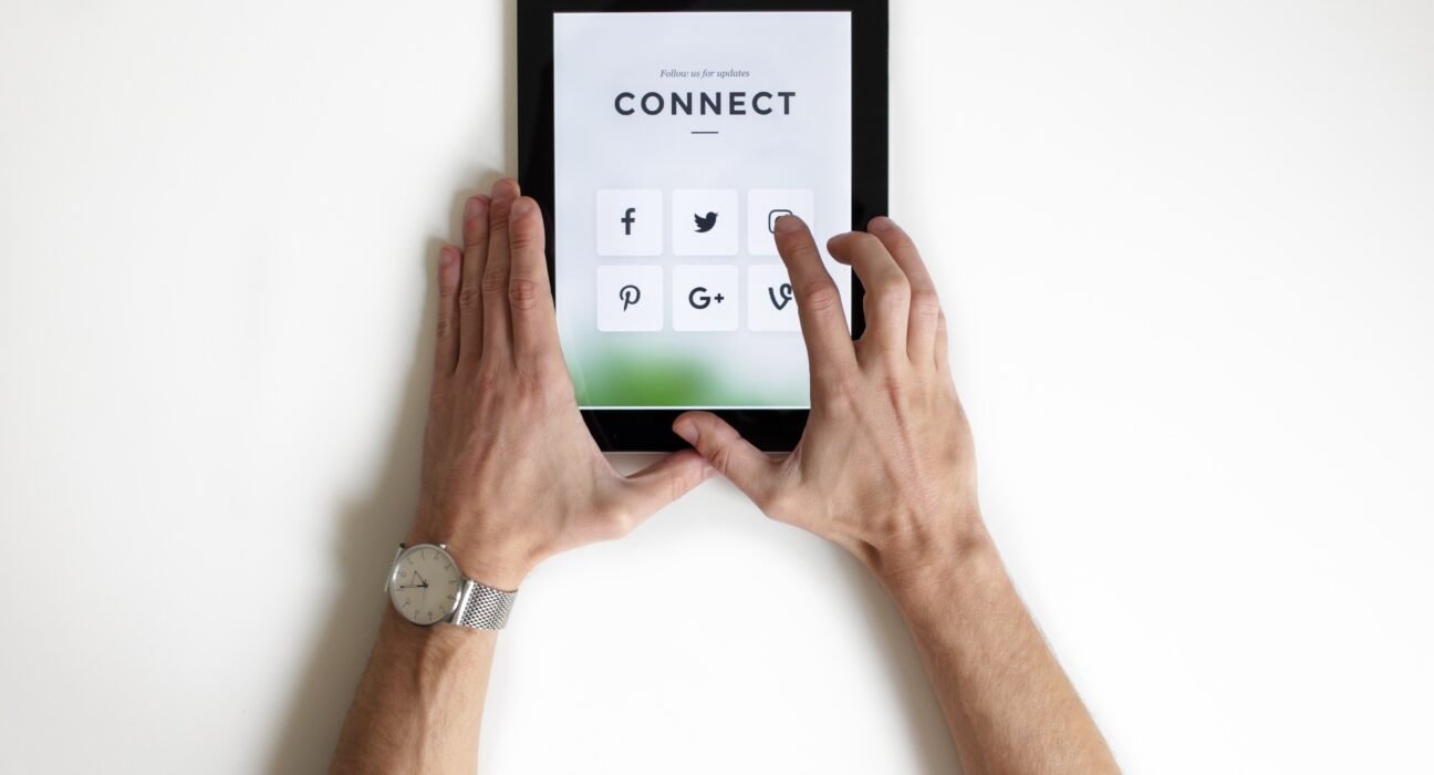 nordwood-themes-yyMJNPgQ-X8-unsplash