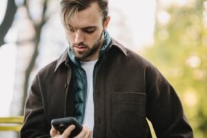 Cmcマーケットは、上級管理職による株式取引を報告しています。