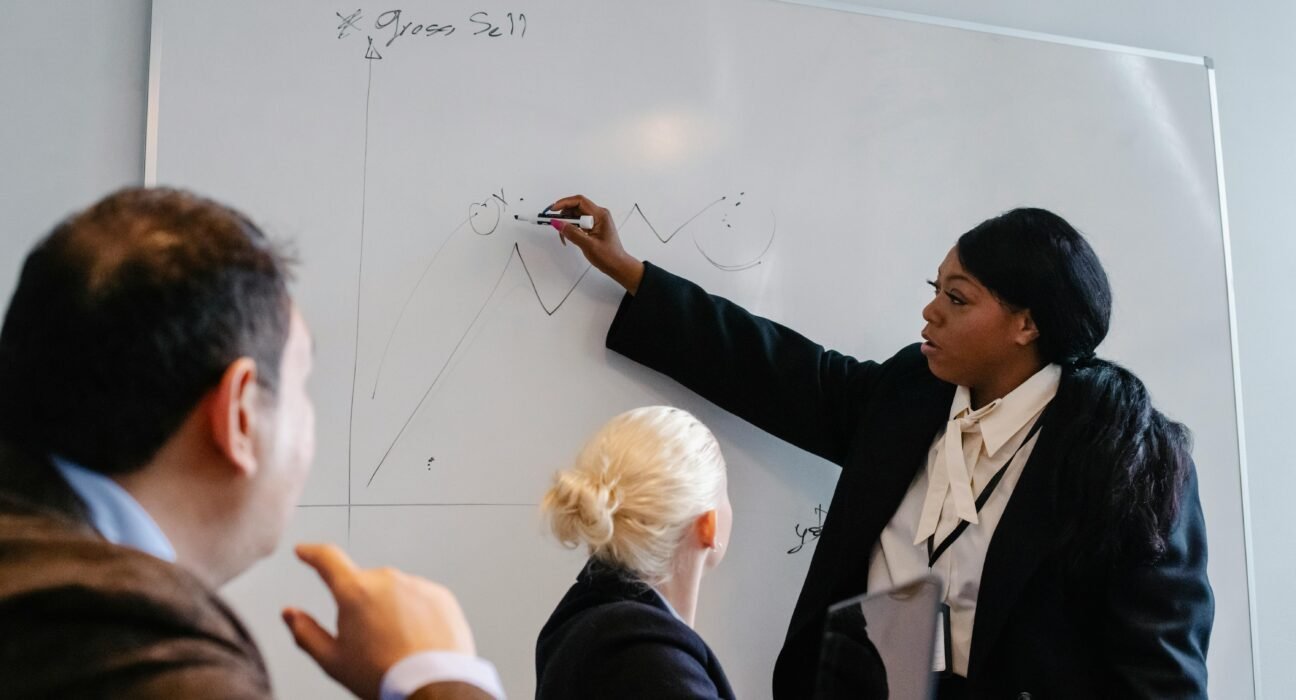 pexels-sora-shimazaki-5668762