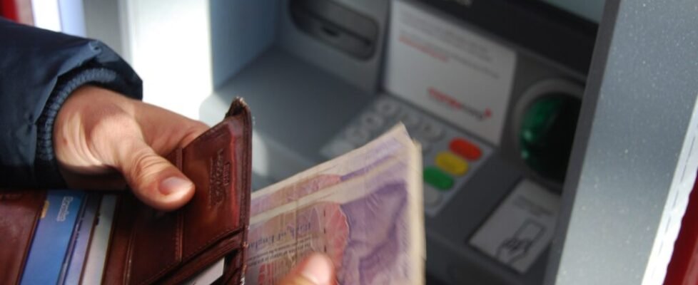 atm_london_cash-1024x625-978x400