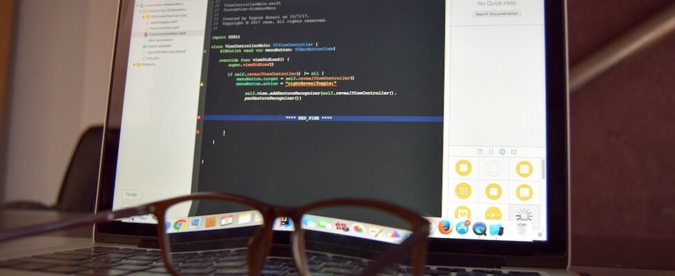 desk_glasses-978x400 (1)