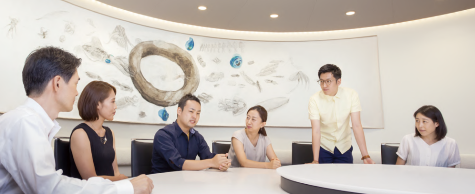 monex_office_art-1024x496-978x400