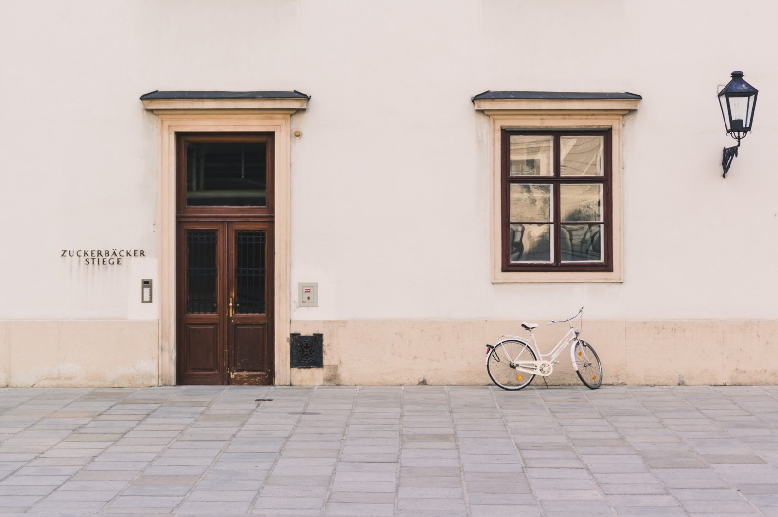 norbert-levajsics-R2JCl9zI7og-unsplash