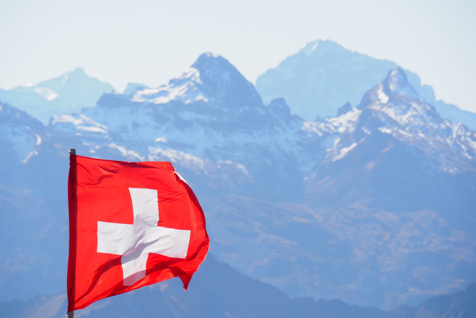 Swiss-flag-with-mountains-01