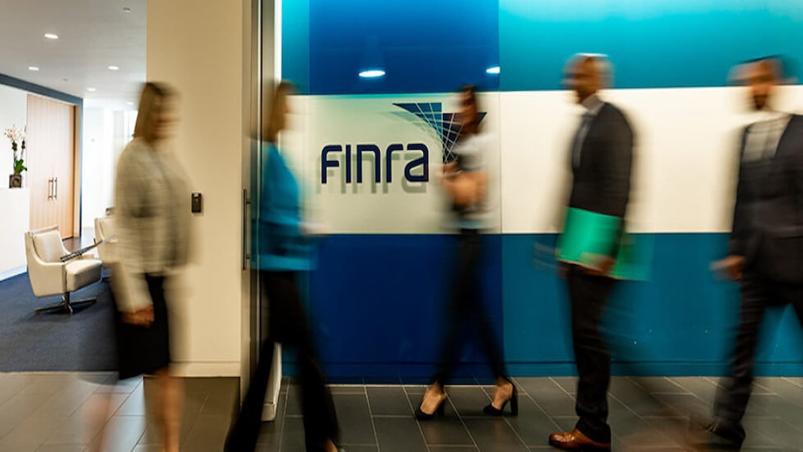 アメリカンポートフォリオスは、低価格証券取引の監視不足により、FINRAから$225,000の罰金を科されました。