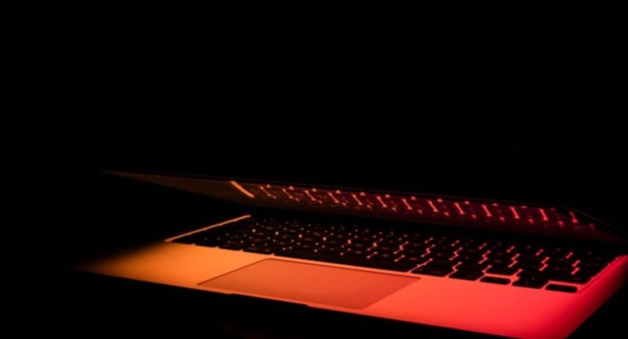 computer_dark-978x400 (2)