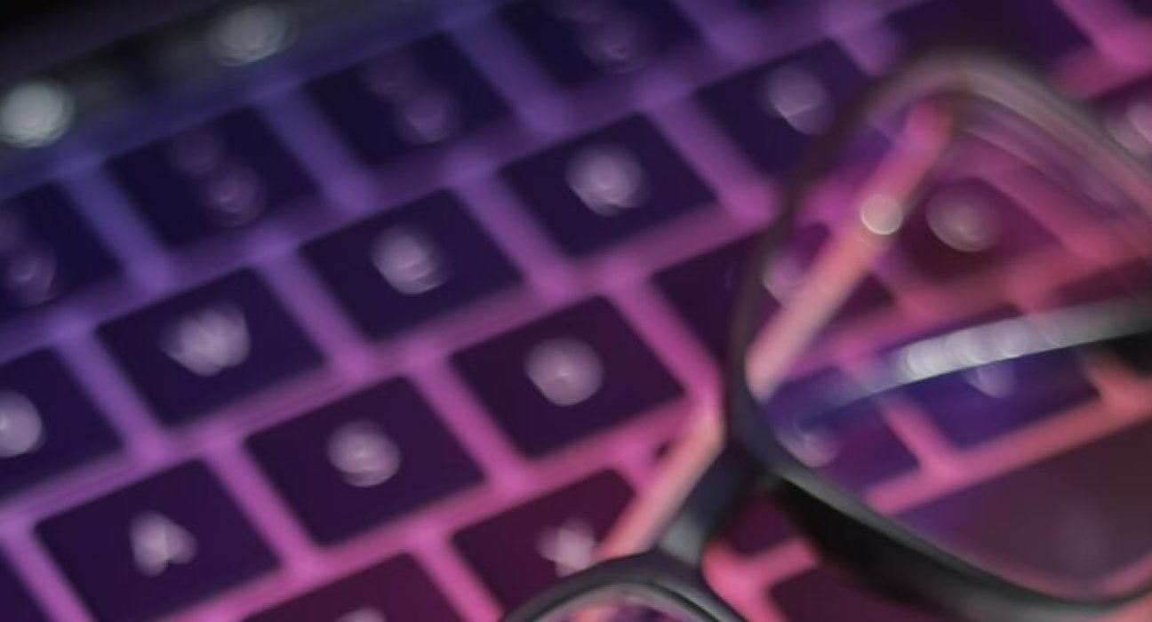 glasses_computer_keyboard-978x400 (2)