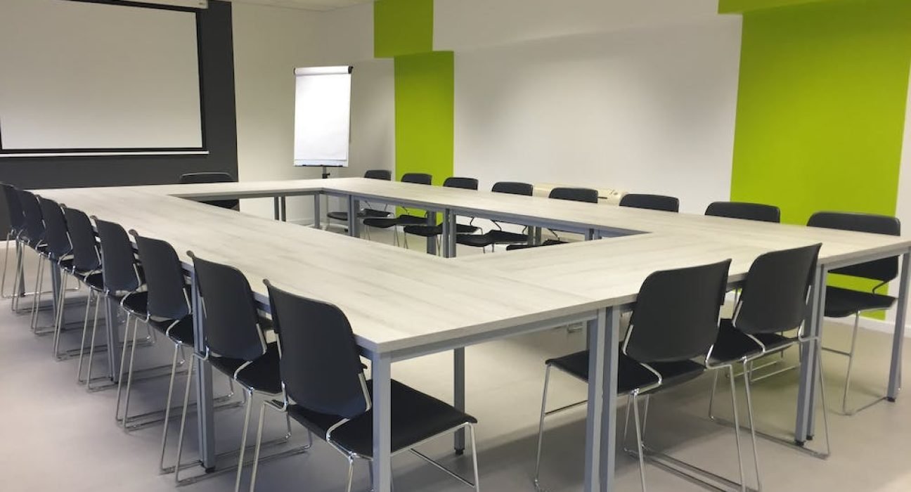 meeting-modern-room-conference-159805